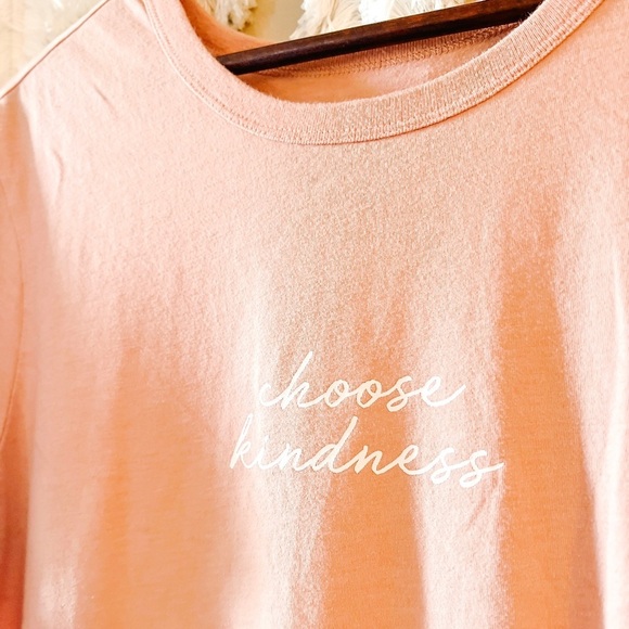Zoe + Liv | Choose Kindness Tee - Picture 4 of 5